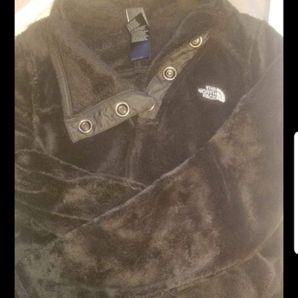 Fuzzy black pullover